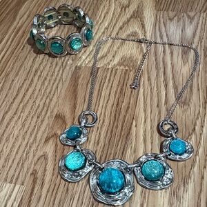 VINTAGE IRIDESCENT BLUE SILVER-TONE BIB 18-21" NECKLACE AND STRETCH BRACELET SET